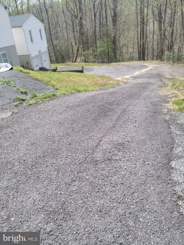 Lusby, MD 20657,870 PLANTERS WHARF RD