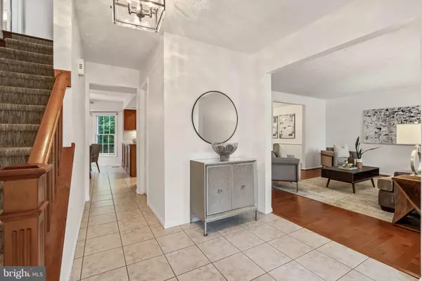 Sterling, VA 20164,404 TAMARACK LN