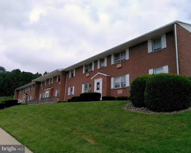 6 ORCHARD HILLS DR #B, Boyertown, PA 19512
