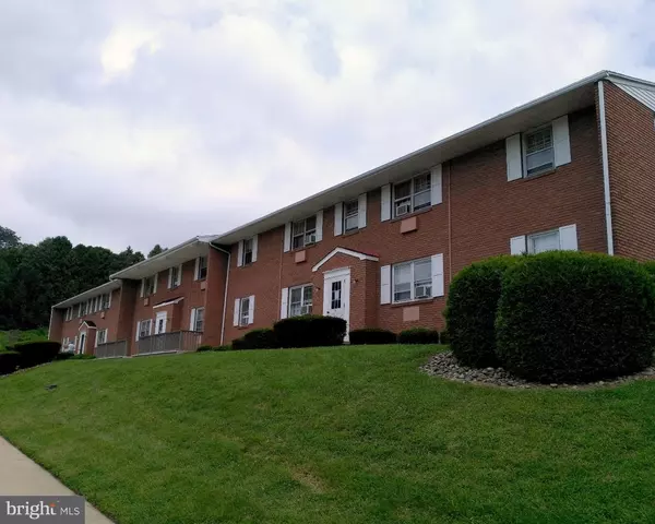 6 ORCHARD HILLS DR #B, Boyertown, PA 19512