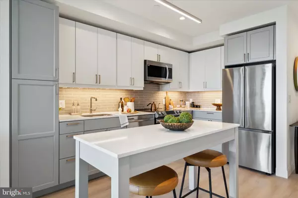 Philadelphia, PA 19106,1-5 DOCK STREET #2503