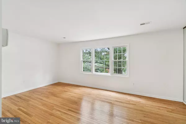 Annandale, VA 22003,4906 VAN WALBEEK PL
