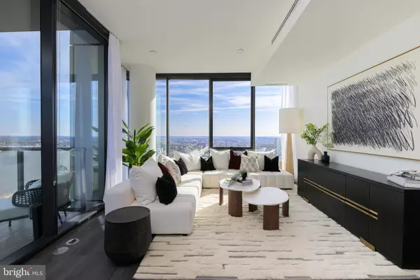 Philadelphia, PA 19106,1-5 DOCK STREET #PH2905