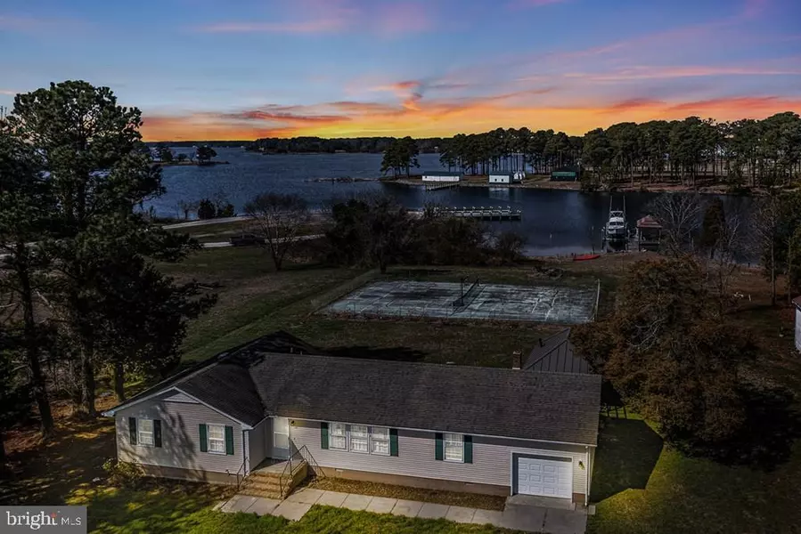 2082 FLEETON RD, Reedville, VA 22539