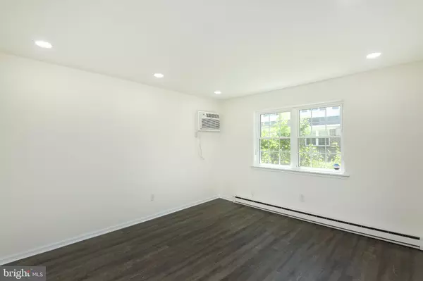 Willow Grove, PA 19090,902 N YORK RD #1
