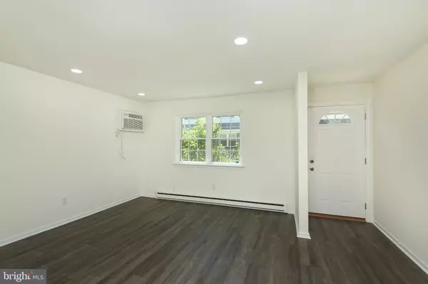 Willow Grove, PA 19090,902 N YORK RD #1