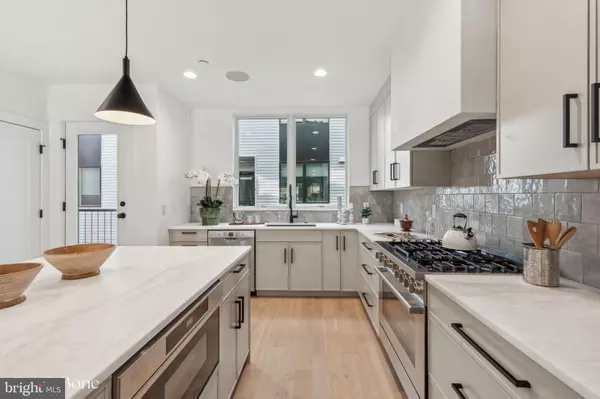 Philadelphia, PA 19123,950 N 6TH ST