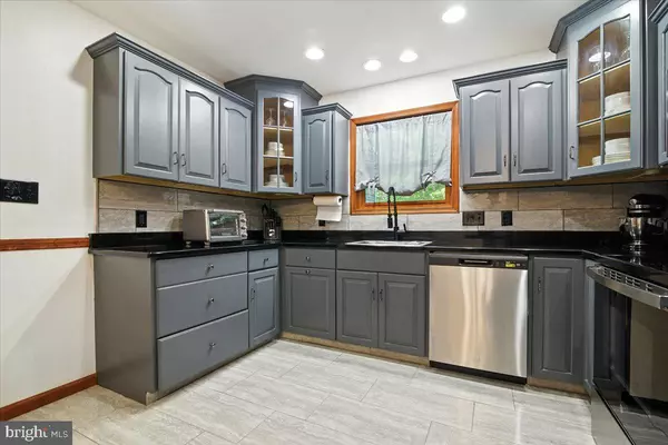 East Stroudsburg, PA 18301,190 SANDLEWOOD DR