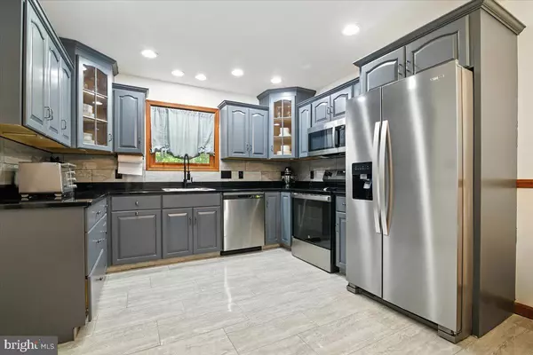 East Stroudsburg, PA 18301,190 SANDLEWOOD DR