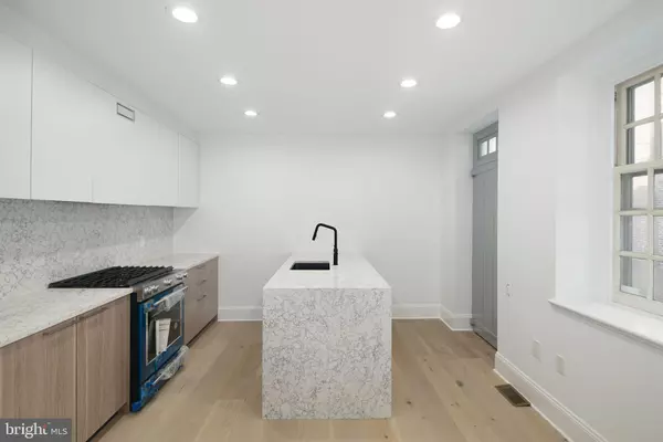 Philadelphia, PA 19147,100 FITZWATER ST