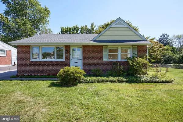 4 VALLEY VIEW CIR, Norristown, PA 19401