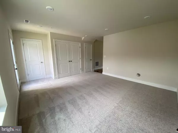 White Plains, MD 20695,10558 ROUNDSTONE LN