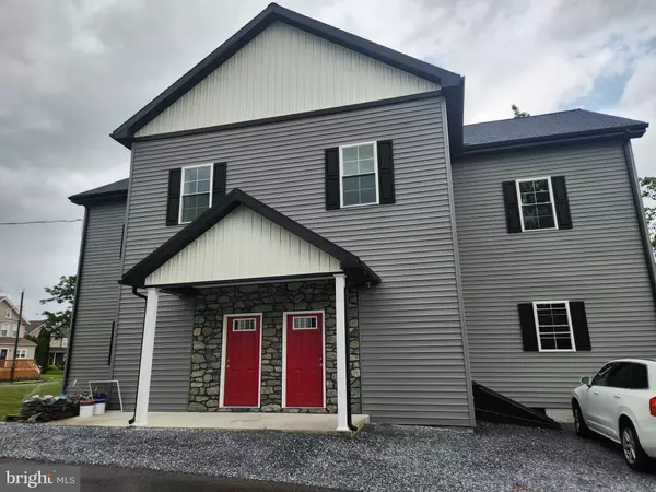 12 W MARKET ST, Myerstown, PA 17067