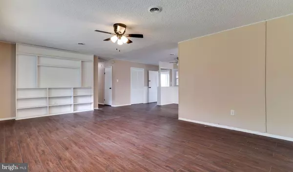 Willingboro, NJ 08046,19 BELHURST LN