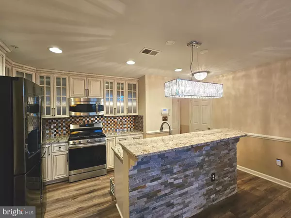 Centreville, VA 20121,14219-A SAINT GERMAIN DR #17