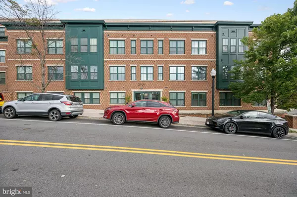 Arlington, VA 22207,2101 MONROE N #107