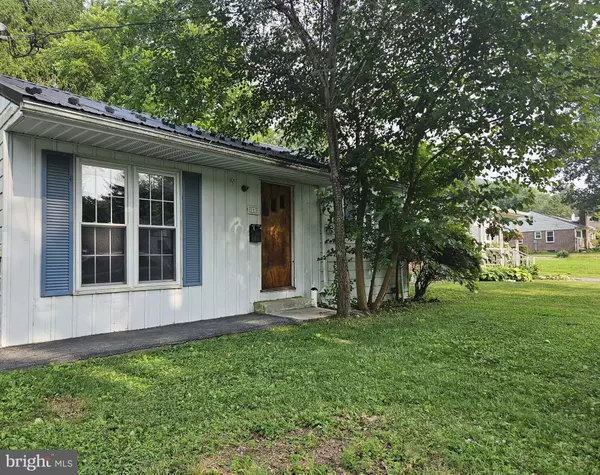 113 LOCUST ST, Pleasant Gap, PA 16823