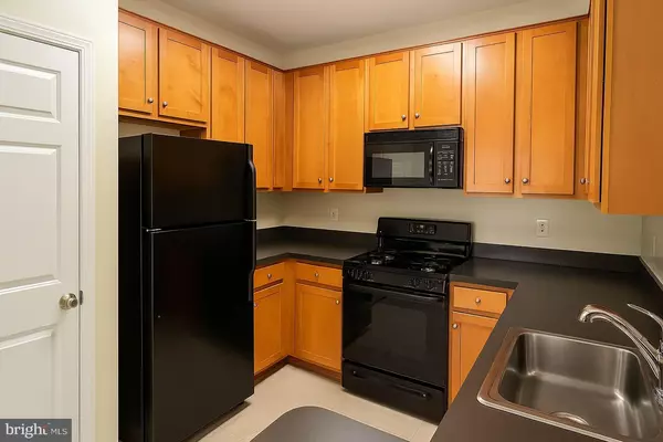 Alexandria, VA 22304,4850 EISENHOWER AVE #319