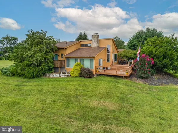 242 DICKINSON DR, Reading, PA 19605