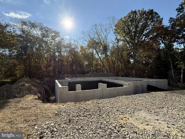 Severna Park, MD 21146,51 STRATFORD DR