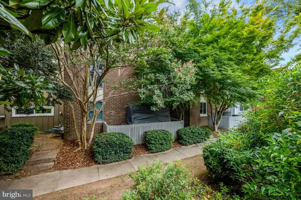 Reston, VA 20190,11408 LINKS DR