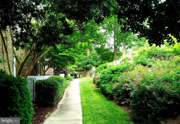 Reston, VA 20190,11408 LINKS DR