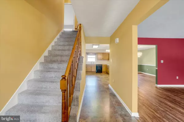 York, PA 17402,2818 CANDLELIGHT DR