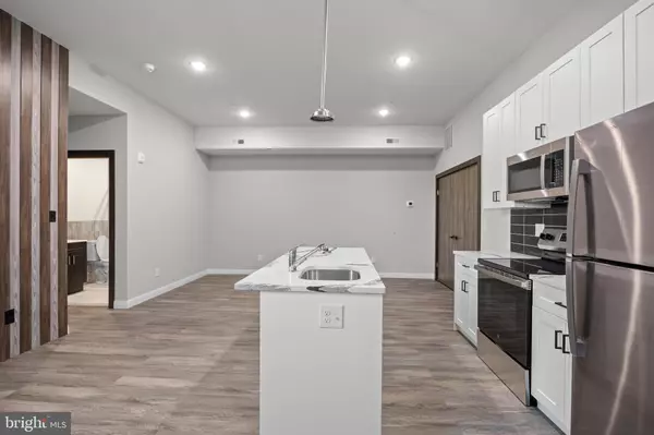 405 N SIMPSON ST, Philadelphia, PA 19151