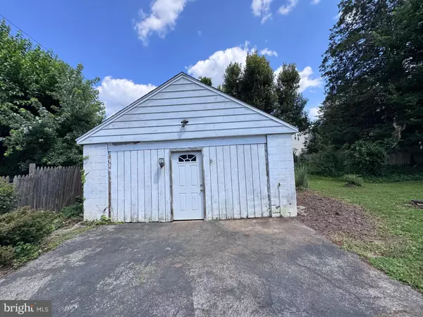Havertown, PA 19083,107 IVY ROCK LN