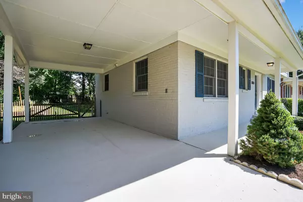 Alexandria, VA 22308,8303 FORT HUNT RD