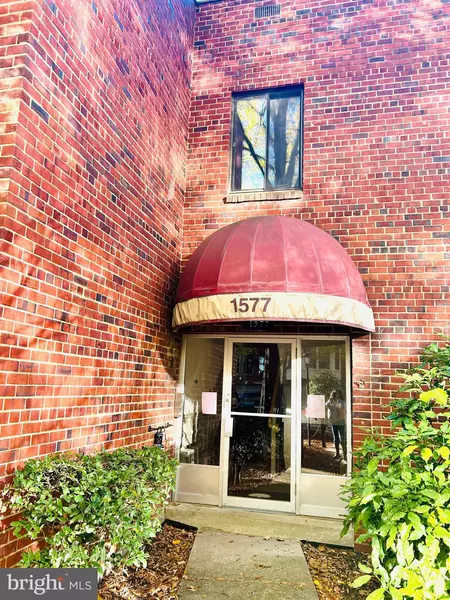 1577 N COLONIAL TER #105-Y, Arlington, VA 22209