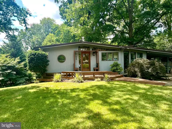 2926 MEADOW VIEW RD, Falls Church, VA 22042