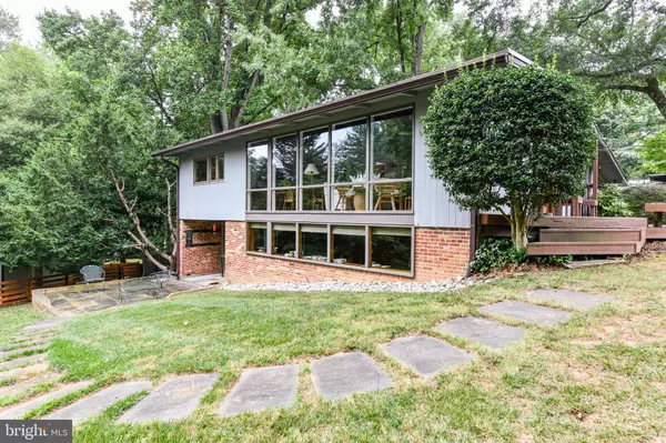 Falls Church, VA 22042,2926 MEADOW VIEW RD