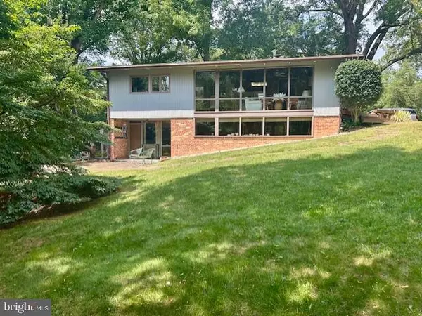 Falls Church, VA 22042,2926 MEADOW VIEW RD