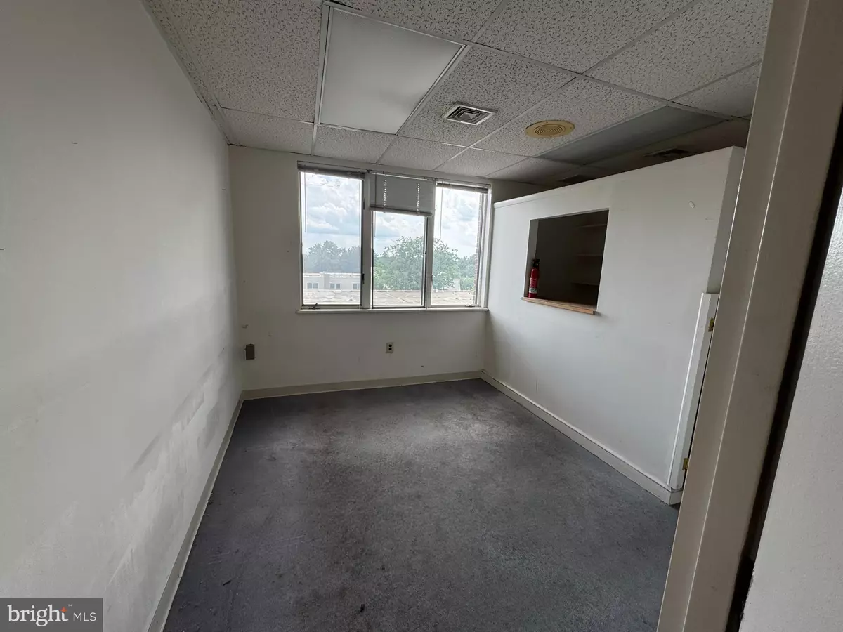 Falls Church, VA 22044,6400-N SEVEN CORNERS PL #1N