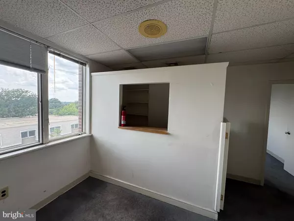 Falls Church, VA 22044,6400-N SEVEN CORNERS PL #1N
