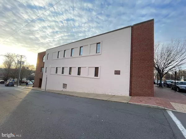 Warrenton, VA 20186,82 MAIN ST