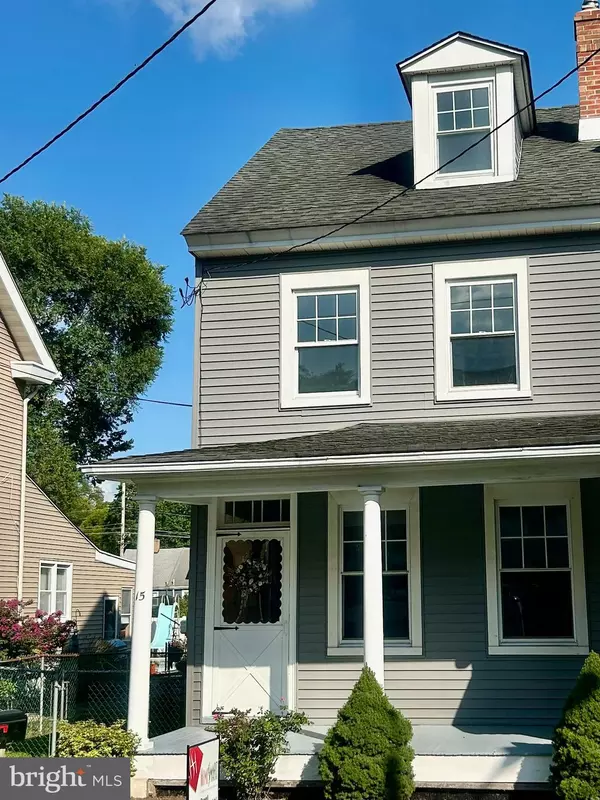 15 CHESTNUT ST, Lumberton, NJ 08048