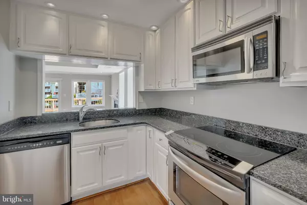 Falls Church, VA 22041,3331 LAKESIDE DR #6-8