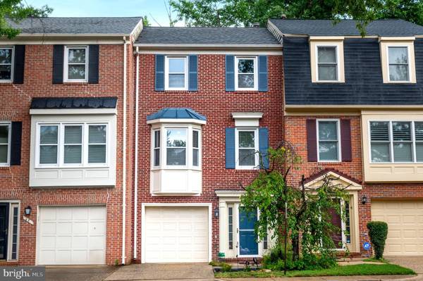 43 CARRIAGE HOUSE CIR, Alexandria, VA 22304