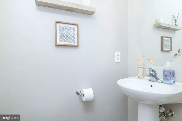 Newark, DE 19702,28 LISA DR