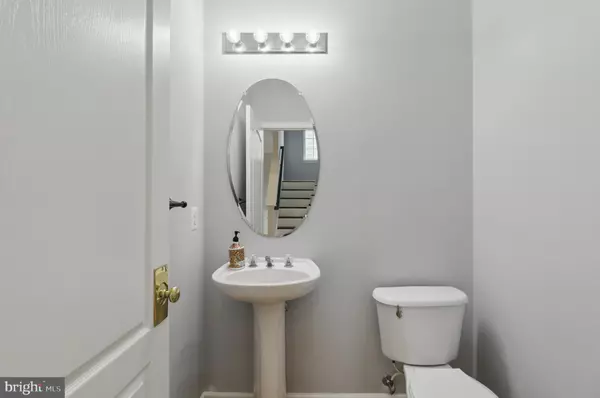 Chantilly, VA 20152,42827 FREEDOM ST