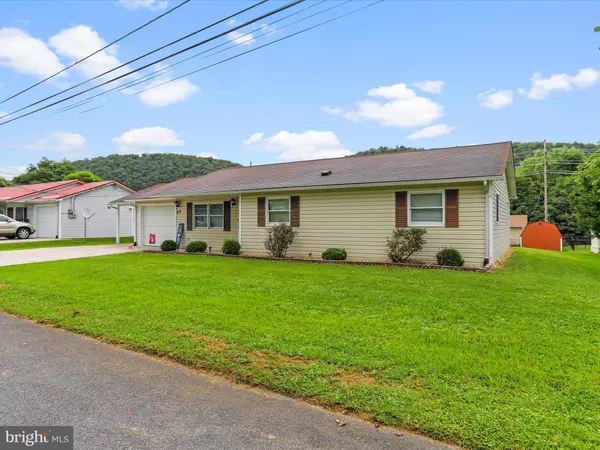Keyser, WV 26726,25 S HUMMINGBIRD ST