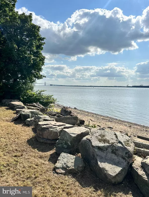 Penns Grove, NJ 08069,DELAWARE DRIVE