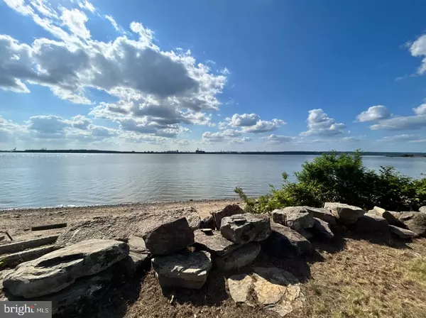 Penns Grove, NJ 08069,DELAWARE DRIVE