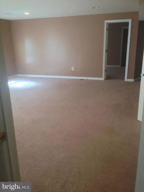 Bowie, MD 20720,11017 LAKE VICTORIA LN #ROOM ONLY