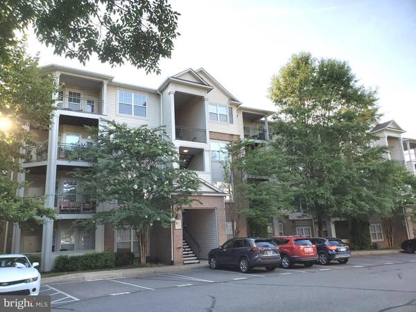 12112 GARDEN GROVE CIR #202, Fairfax, VA 22030