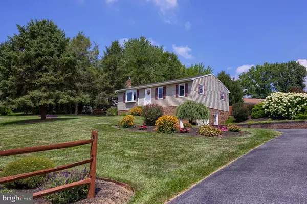 64 SASSAFRAS LN, Elizabethtown, PA 17022