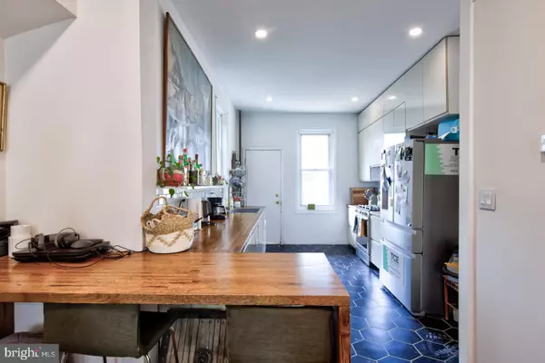 Philadelphia, PA 19145,2044 TASKER ST