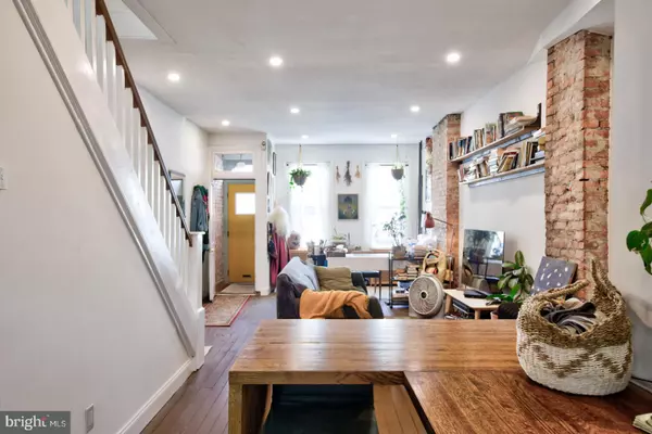 Philadelphia, PA 19145,2044 TASKER ST